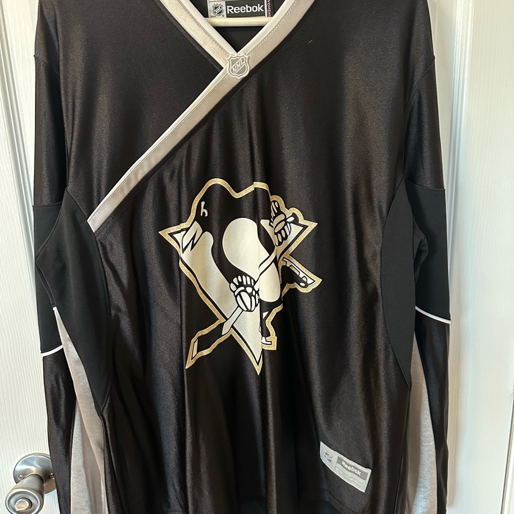 Reebok Women's Black and Silver Jersey